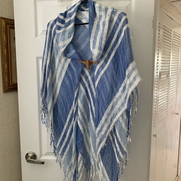 Accessories - SOLD Shawl/poncho